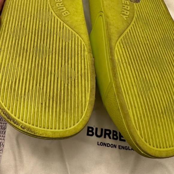 Burberry Pool Slides - Picture 3 of 3